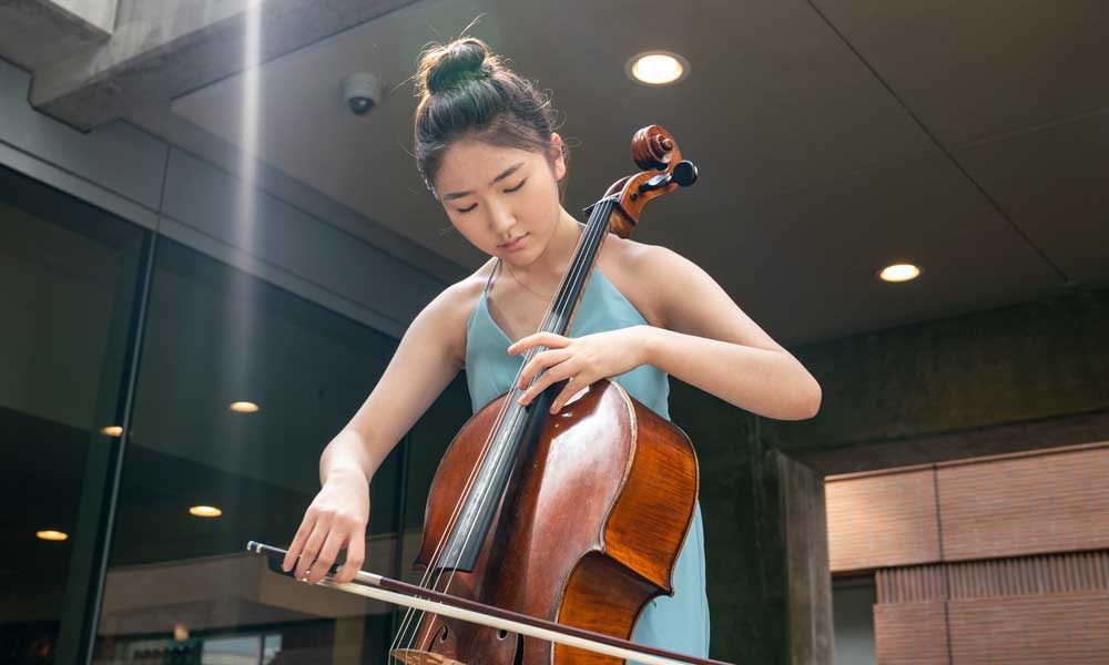 Music Academy cellist